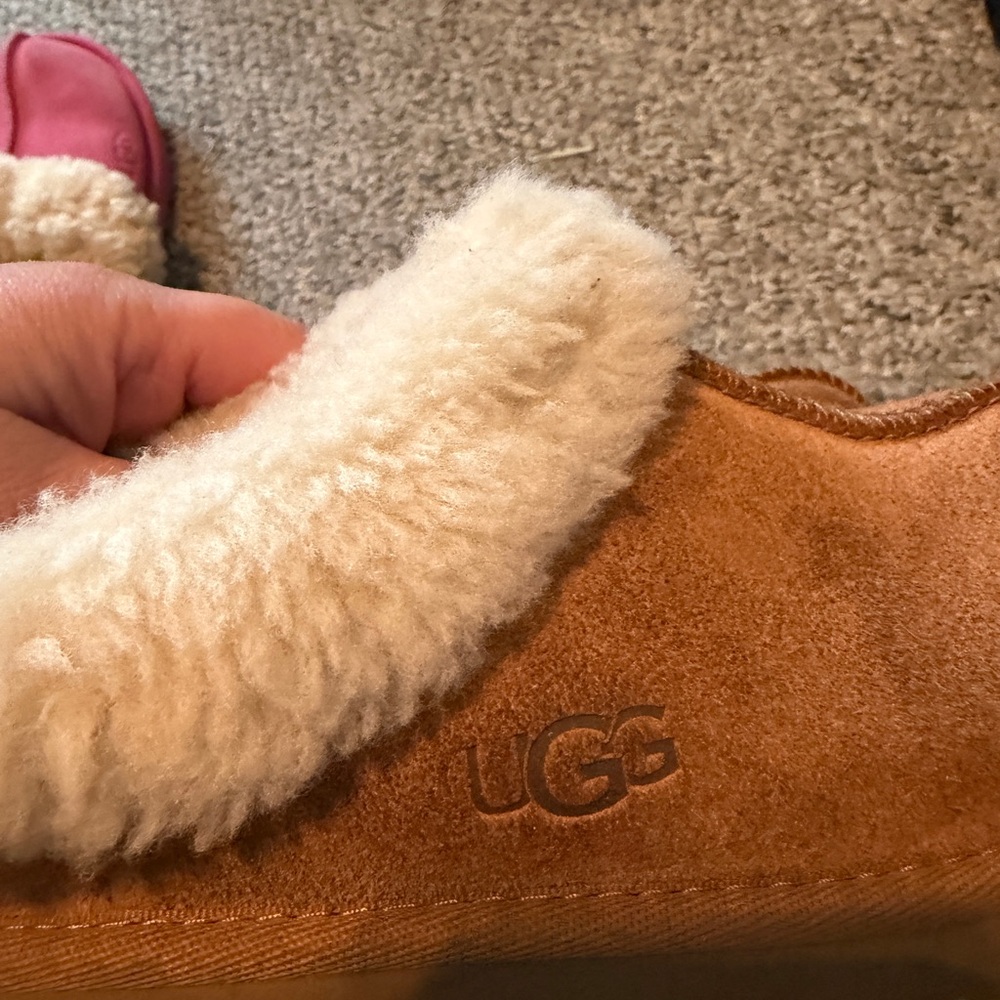 UGG Kids Slippers in Brown and Cream - Picture 2 of 2